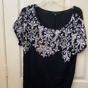 FINAL MARKDOWN Ladies b.l.e.u top medium